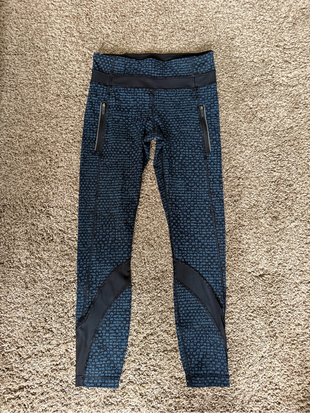 Lululemon Blue Patterned Active Leggings with front zippered pockets